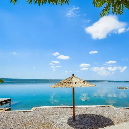 Skroco-2 By Interhome