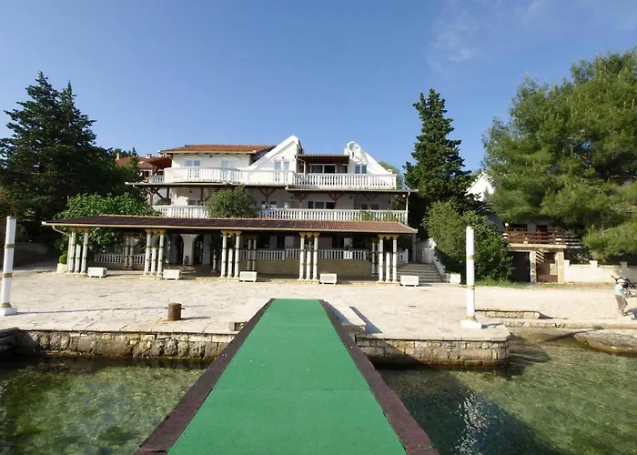 Skroco-2 By Interhome