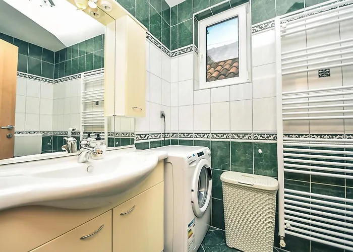 Skroco-2 By Interhome