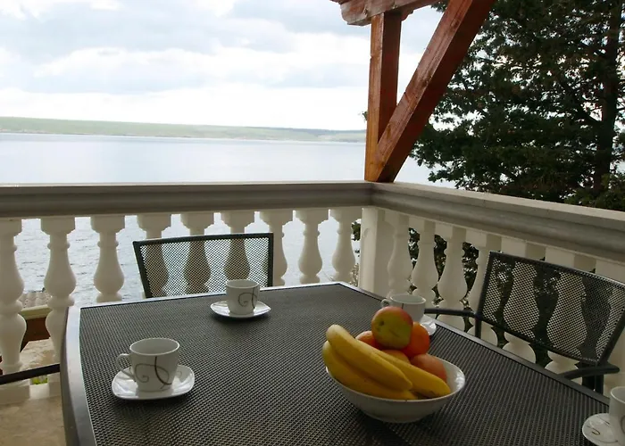 Skroco-2 By Interhome