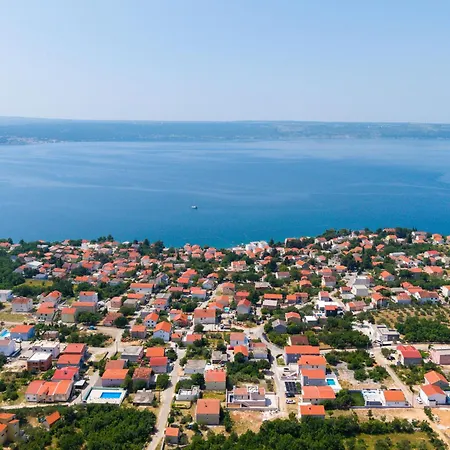 Skroco-2 By Interhome